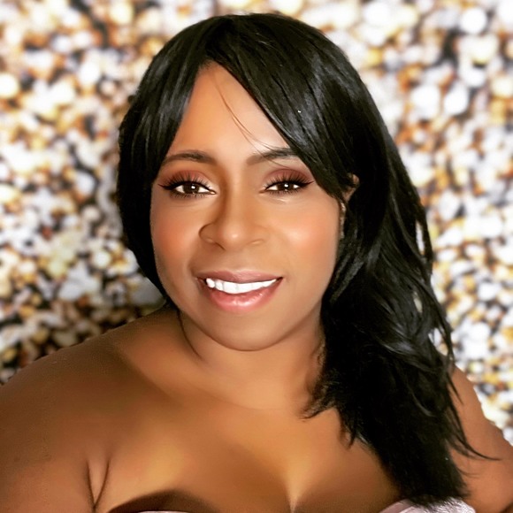 Profile Picture of Laura Joinville (@ljoinville) on Poshmark