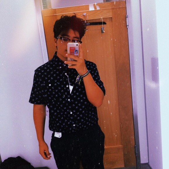 Profile Picture of Keoni Osada (@keoniosada) on Poshmark