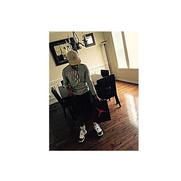 Profile Picture of Johnny Johnson (@juneyj44) on Poshmark