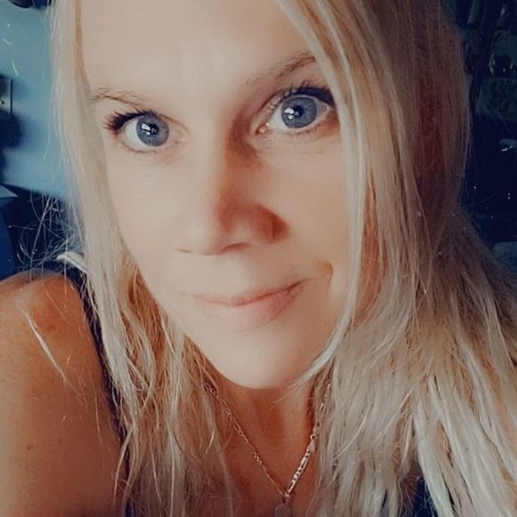 Profile Picture of Valerie Channon (@sweetval30) on Poshmark