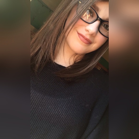 Profile Picture of Kayla Crawford (@kaylarenaecraw) on Poshmark
