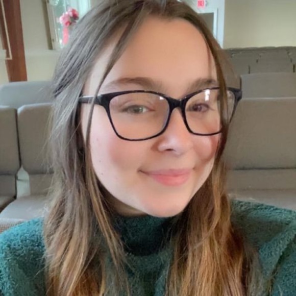 Profile Picture of Meghan Hartinger (@mdhartinger) on Poshmark