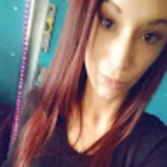 Profile Picture of Kristen Decker (@kristendecke397) on Poshmark