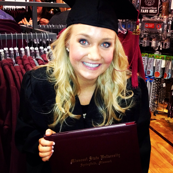 Profile Picture of Julia Paschke (@juliapaschke) on Poshmark