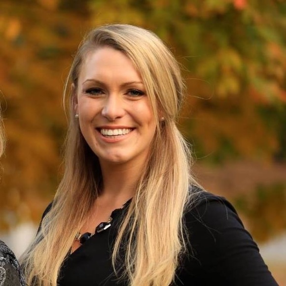 Sarah Redkey - Poshmark Profile Picture of Sarah Redkey (@sared88) on Poshmark