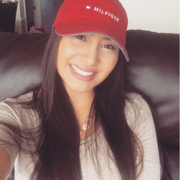 Profile Picture of Jennifer Mireles (@jen_mireles) on Poshmark