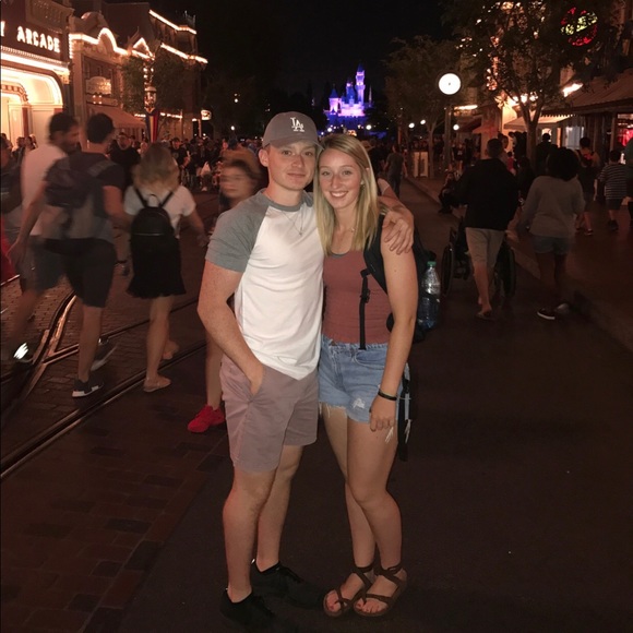 Profile Picture of Stailee Seubert (@stailee) on Poshmark