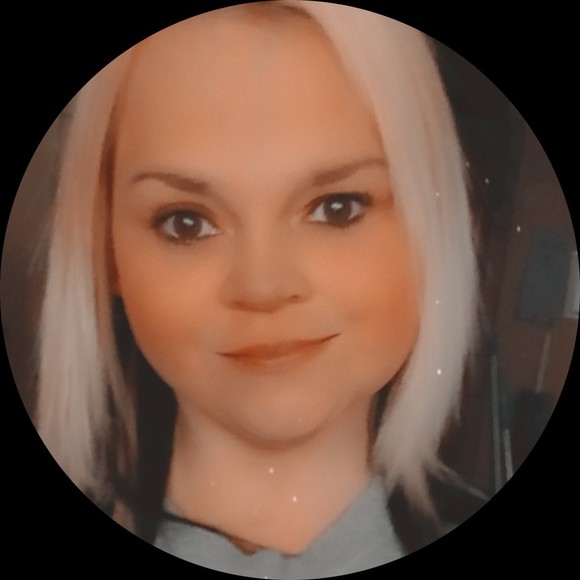 Profile Picture of Thomasina Wallen (@thomasina2021) on Poshmark