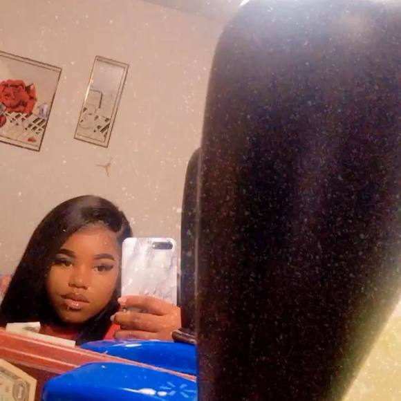 Profile Picture of Octavia Coleman (@myai13) on Poshmark