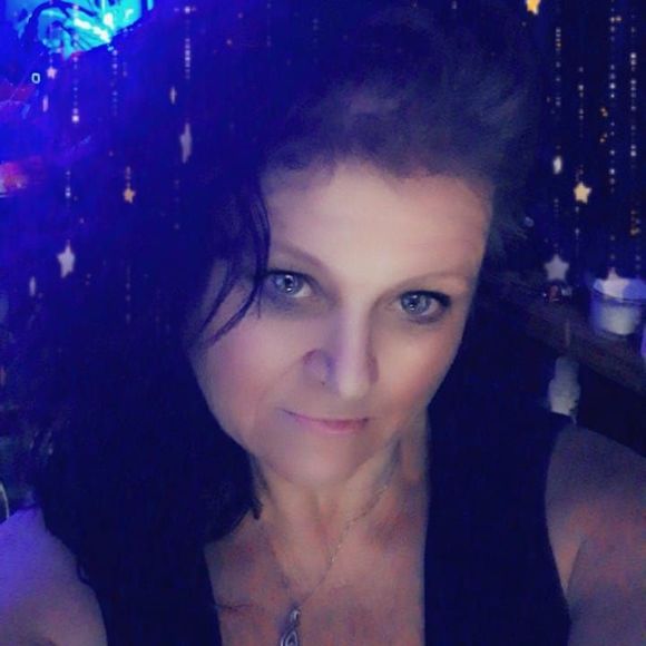 Profile Picture of Joanne Graham (@joanne_graham) on Poshmark