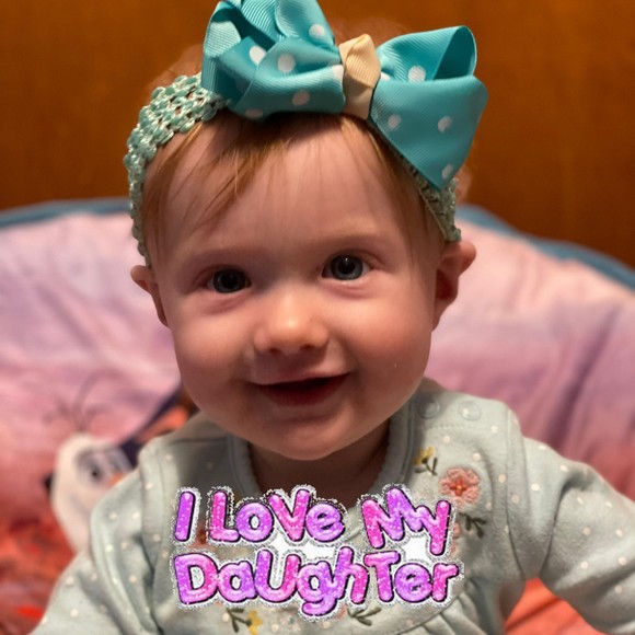 Profile Picture of Laura Howitz (@lnegunbab5) on Poshmark