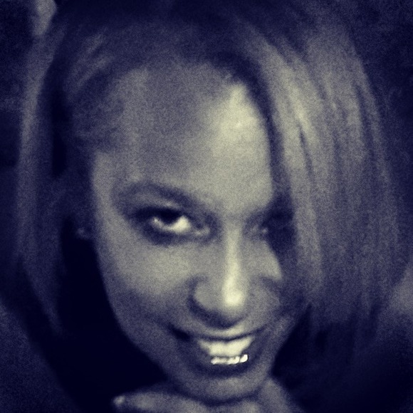 Profile Picture of Jeri Wright (@jwwbutterfly) on Poshmark