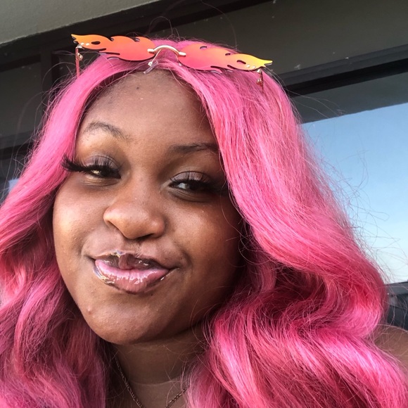 Profile Picture of Alanna Haley (@lannnnnaaa) on Poshmark