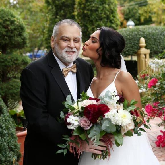 Profile Picture of Lauren Gianino (@laurgianino) on Poshmark