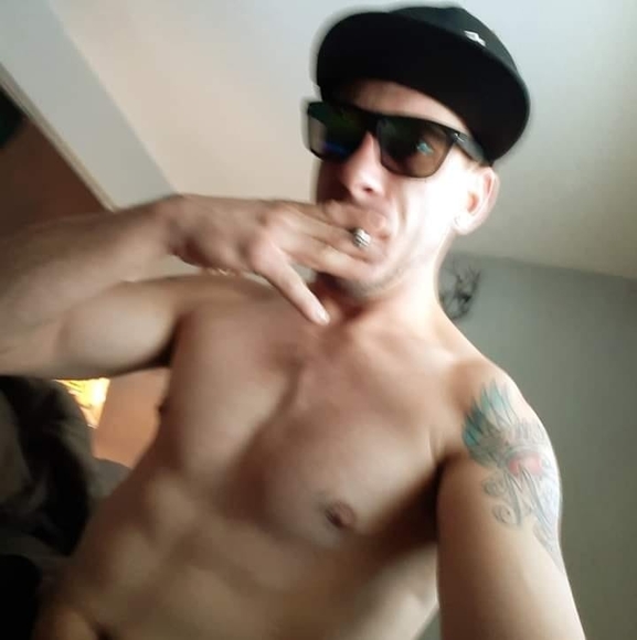 Profile Picture of Dereck Ehrmantrout (@ehrm_420) on Poshmark