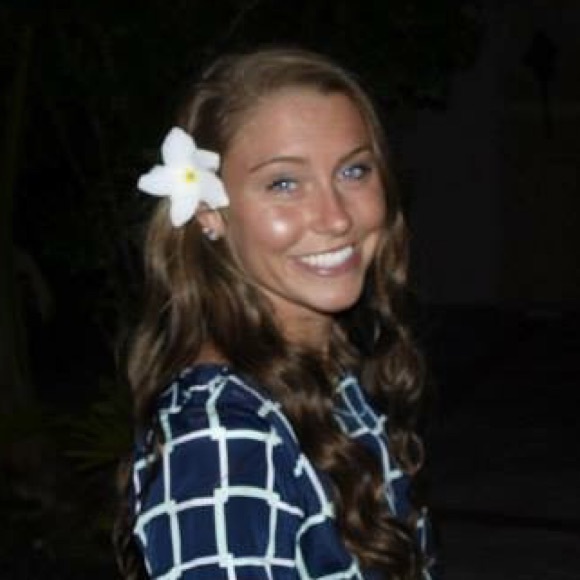 Profile Picture of Laura Steinauer (@lsteinauer) on Poshmark