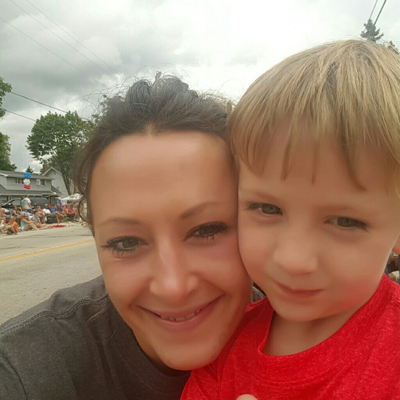 Profile Picture of Melissa Ernisse (@2hottie4) on Poshmark