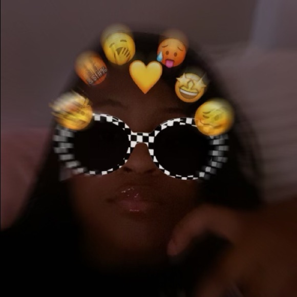 Profile Picture of Reginelli Harris (@reginellih) on Poshmark