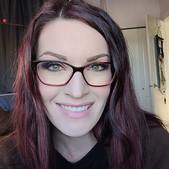 Profile Picture of Angela Andruchow (@angelaandruchow) on Poshmark