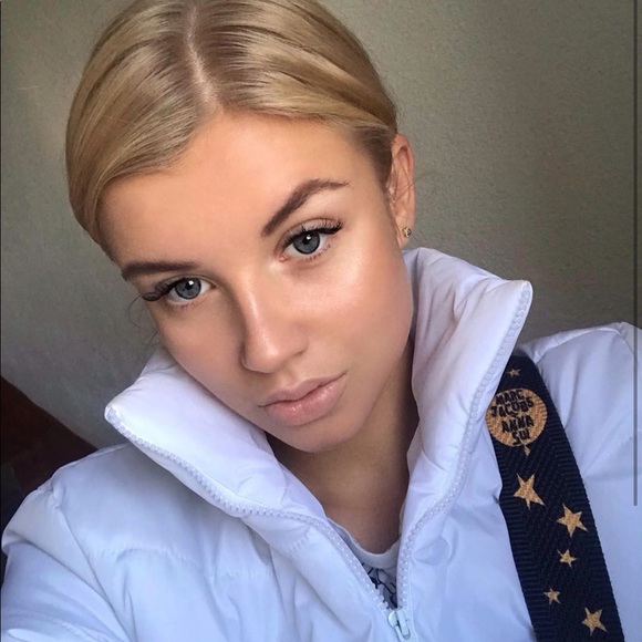 Profile Picture of Emma Spring (@emmaspringposh) on Poshmark