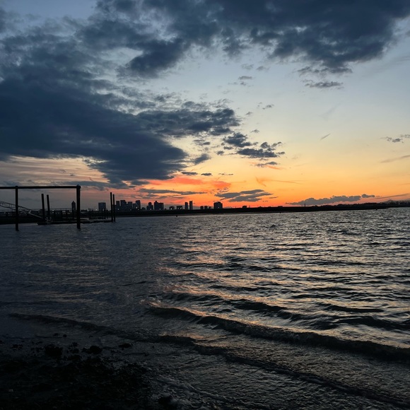 Profile Picture of Jenna Lindinger (@jennal3740) on Poshmark