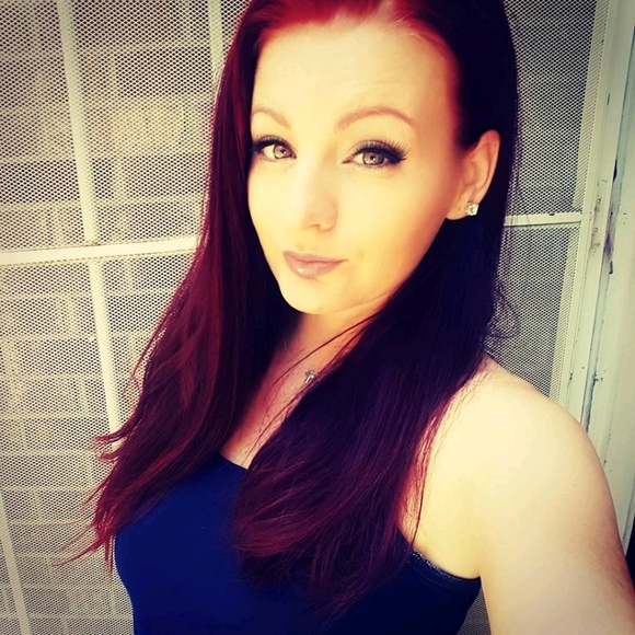 Profile Picture of Jessie Bias (@tenthoff81) on Poshmark