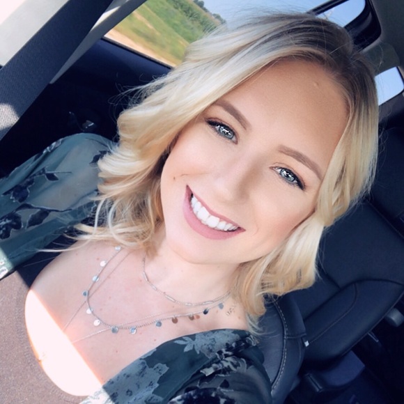 Profile Picture of Kayla Vonbergen (@kaylajustine07) on Poshmark