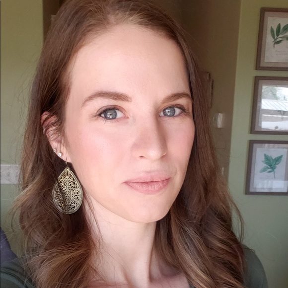 Profile Picture of Amanda Freestone (@afreestone6620) on Poshmark