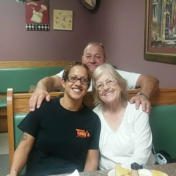 Profile Picture of Anita Weaver (@82all) on Poshmark