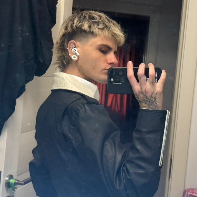 Profile Picture of Alex (@alexandercannotread) on Tiktok