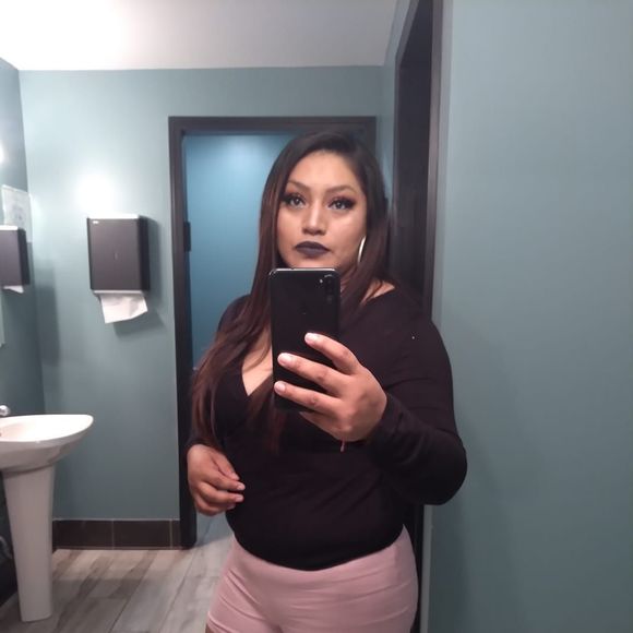 Profile Picture of Veronica Borbonio (@vborbonio) on Poshmark