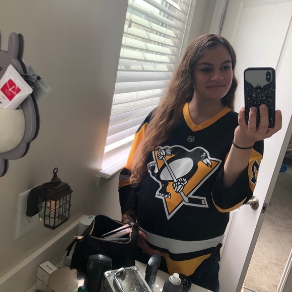 Profile Picture of Danielle Vogt (@danimv95) on Poshmark