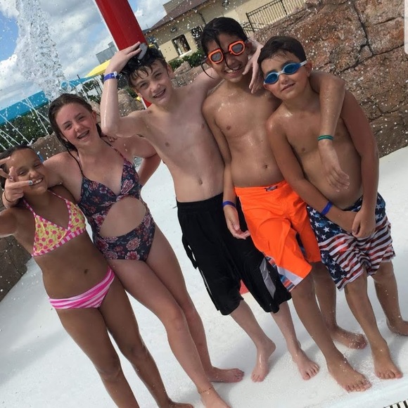 Simone Green - Poshmark Profile Picture of Simone Green (@vgreens0727) on Poshmark