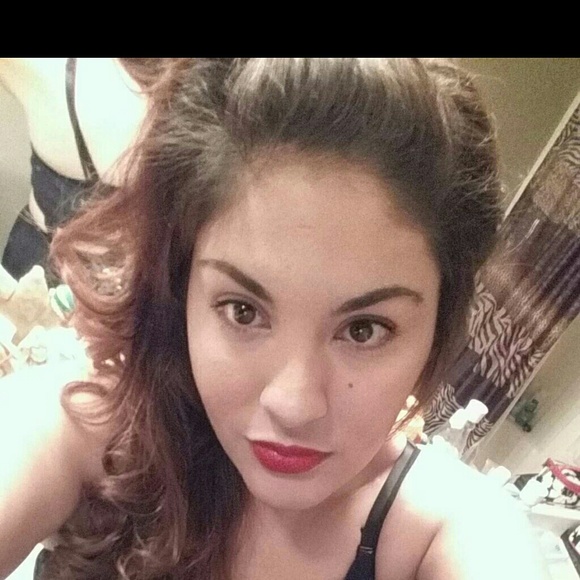 Profile Picture of Yanette Aldebot (@smileycontreras) on Poshmark