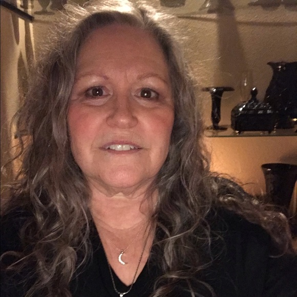 Profile Picture of Alene Galyen (@flamingal1983) on Poshmark