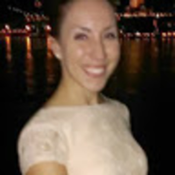 Profile Picture of Rebecca Trask (@bexx555) on Poshmark