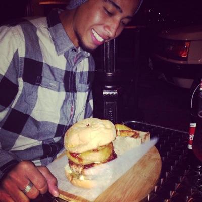 Profile Picture of Randall Flores (@789Randall) on Twitter