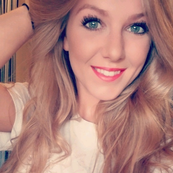 Profile Picture of Sabrina Segroves (@dollfacedgypsy) on Poshmark