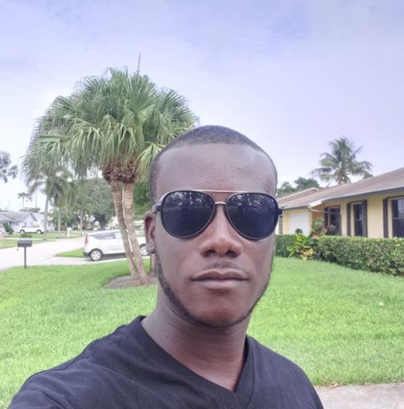 Profile Picture of Jeffrey Alexandre (@jeffreyalexa251) on Poshmark