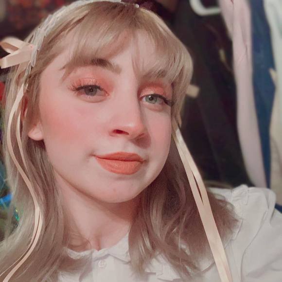 Profile Picture of Jessica Rislund (@rosegoldlolita) on Poshmark