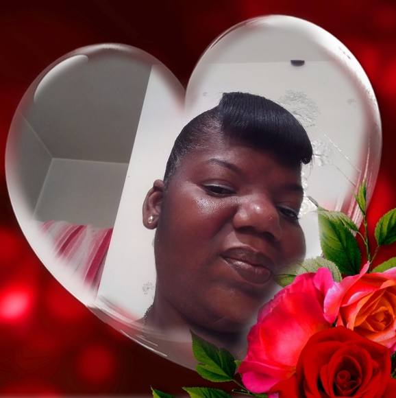 Profile Picture of Chereese James (@chereesejames) on Poshmark