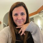 Profile Picture of Andrea Roberts (@librarian_mrs.roberts) on Instagram