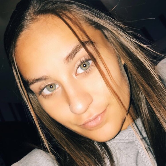 Profile Picture of Kaylee Tkalcic (@kaylee_tkalcic) on Poshmark