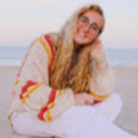 Profile Picture of Alexandra Daugherty (@alexdaughertyy) on Poshmark