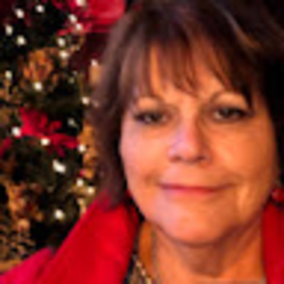 Profile Picture of Phyllis Davidson (@phyldav718) on Poshmark