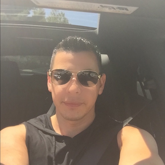 Profile Picture of Steven Valencia (@va1encia1) on Poshmark