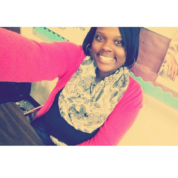 Profile Picture of Jackara Dewalt (@karaaaa16) on Poshmark