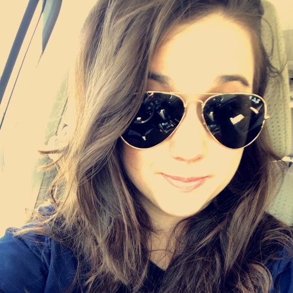 Emily Brydon - Poshmark Profile Picture of Emily Brydon (@vetgirl2020) on Poshmark