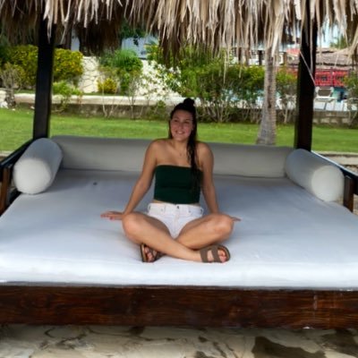 Profile Picture of Rebecca Clemons (@Becca_lemons) on Twitter
