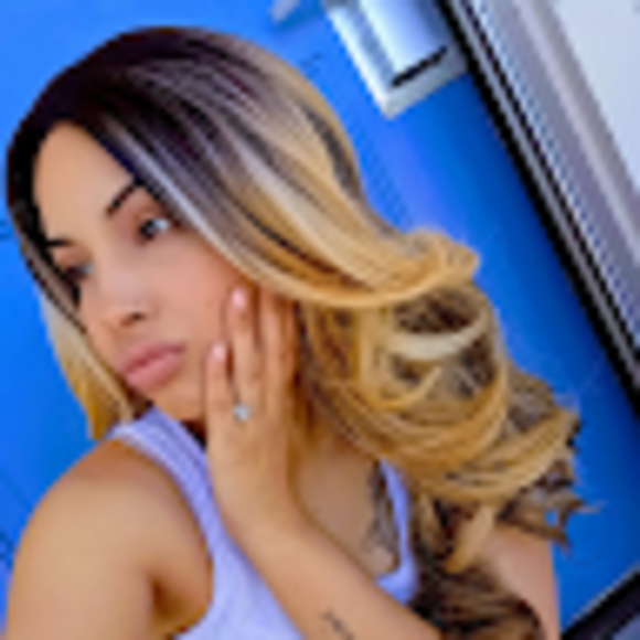 Profile Picture of Yecenialy Diaz (@yecenialydiaz6) on Poshmark